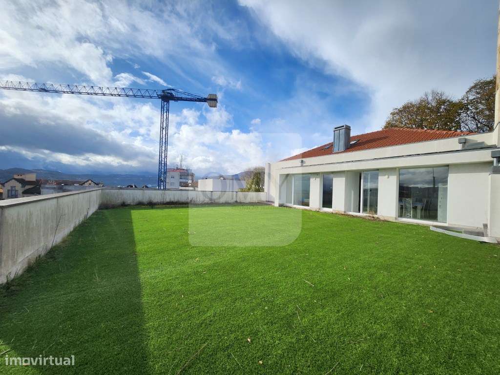 Prédio com Loja Comercial e Habitação T5 no Centro de Vila Real - Grande imagem: 3/44