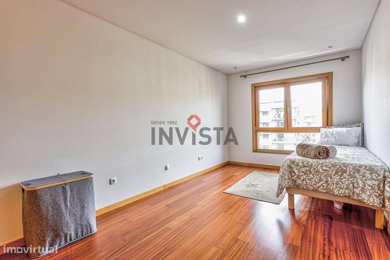 T3 com varanda e box dupla na Urbanização da Malvarosa-17