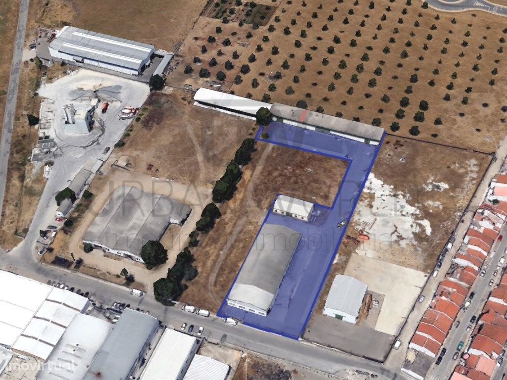 Armazém Inserido em Zona Industrial, 1.800m2 - Terreno 6....