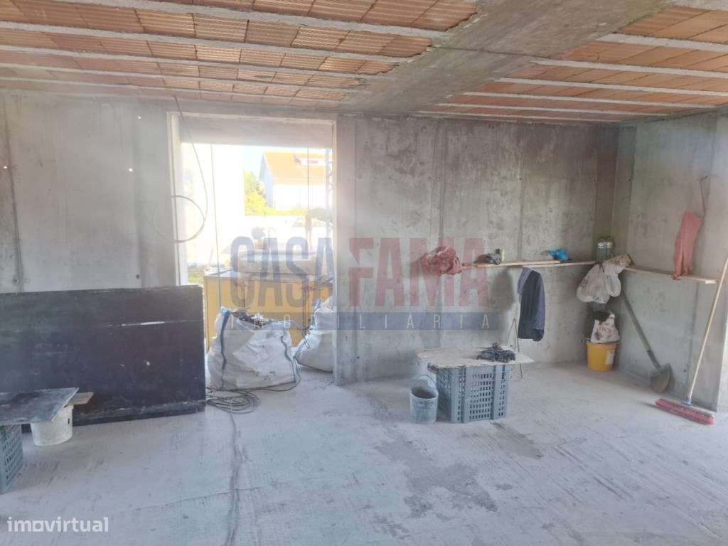 Moradia T3 com terreno espaçoso e garagem - a poucos minutos do cen... - Grande imagem: 5/16