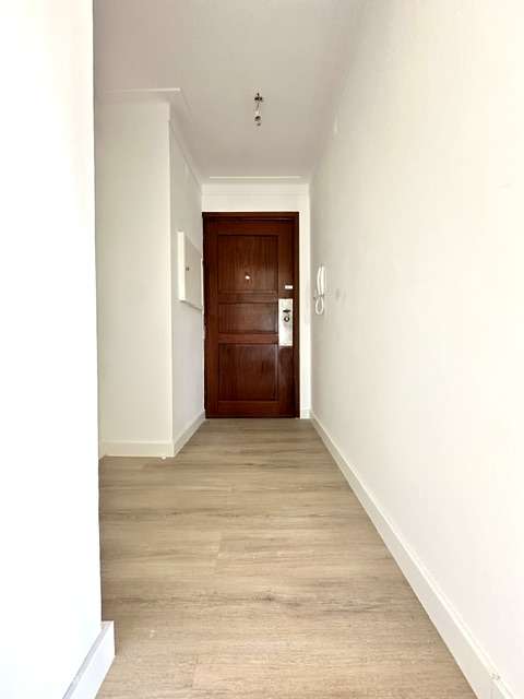 Apartamento T2 com varanda e elevador em Gondomar-7