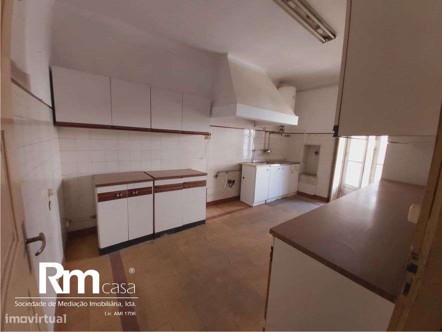 excelente prédio na Av. Emidio Navarro, junto ao Parque da Cidade-25