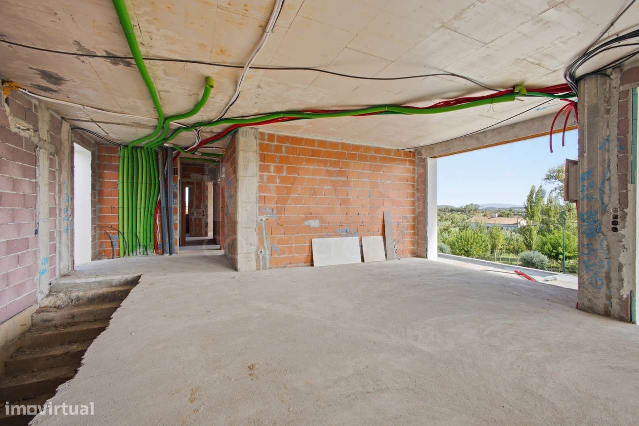 Moradia T4 com piscina em lote de 759m2 em Amoreira Óbidos-11