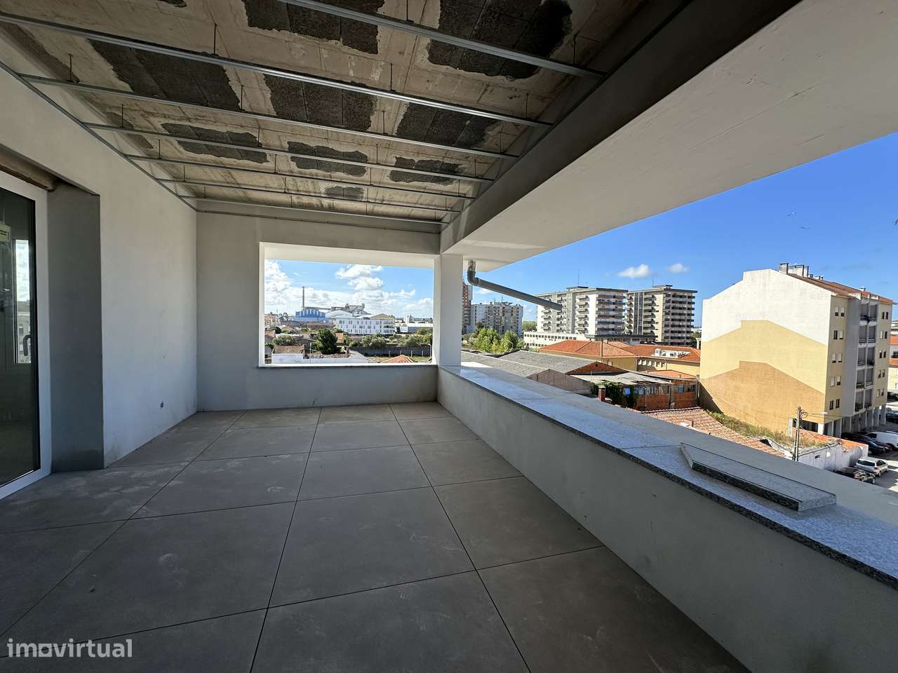 T4 em construção junto à Rodoviária. Vende o Construtor.-10