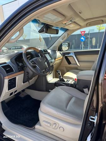 Toyota Land Cruiser 2.8l Turbo D-4D A/T AVS Luxury - 5