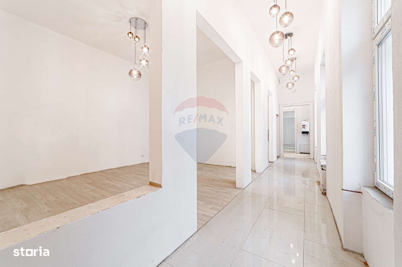 Spațiu de închiriat 149 mp, ultracentral, în Palatul Neumann - Imagine principală: 3/13