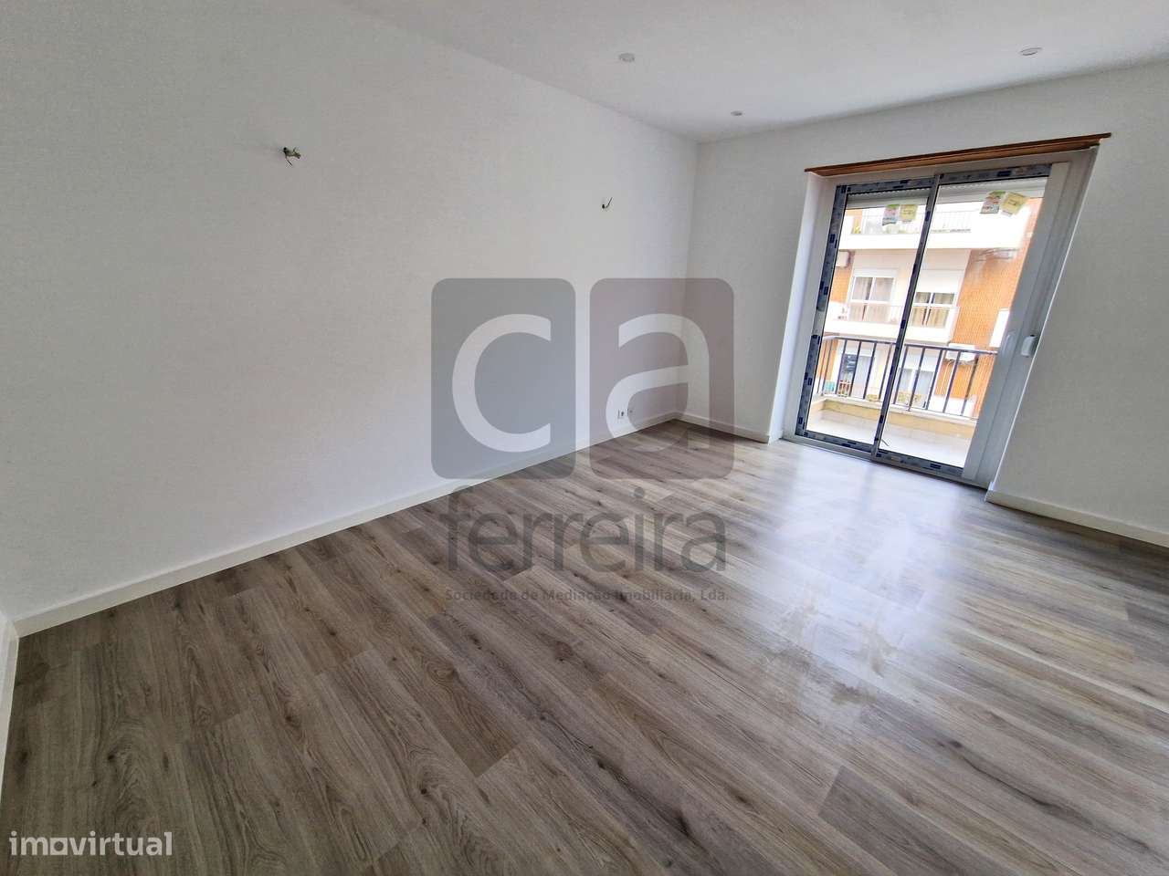 Apartamento T2 todo remodelado junto ao Shopping santarem-26