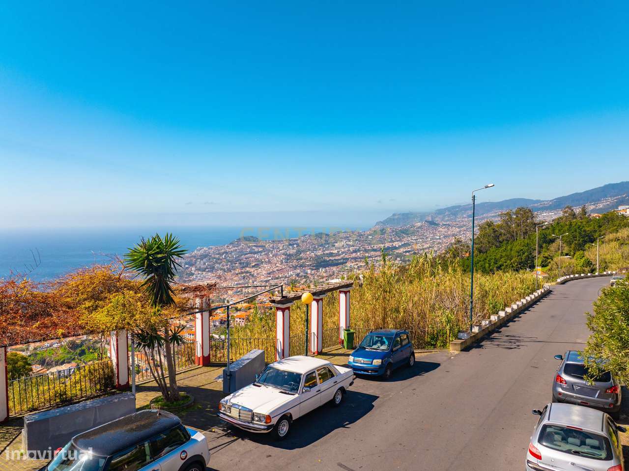 Moradia T3 Centenária em São Gonçalo com Vista sobre o Funchal-6