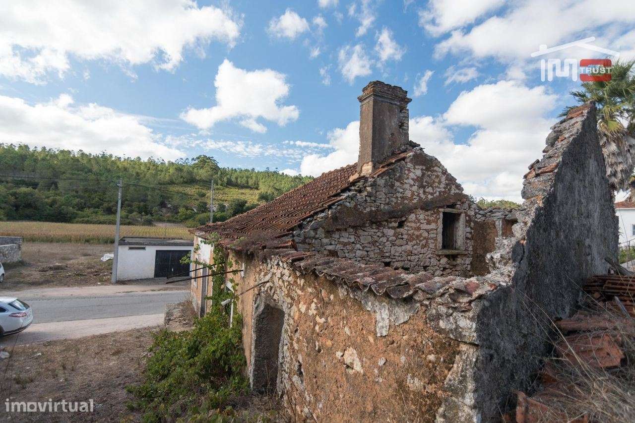 MORADIA T2 PARA RECUPERAR COM AREA TOTAL DE 1.200 M2 EM CASAL DURO ... - Grande imagem: 4/11