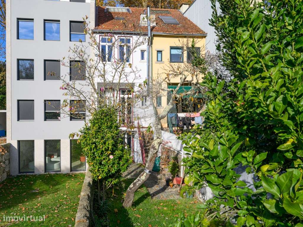 MORADIA INDEPENDENTE EM FRENTE AO JARDIM ARCA D'ÁGUA - PARANHOS - P...-2