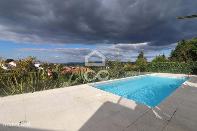 Moradia T5 nos Carvalhais com jardim, piscina e campo de jogos.-2