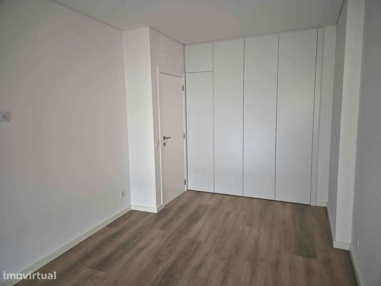 Penthouse T2 nova com garagem em Faro-14