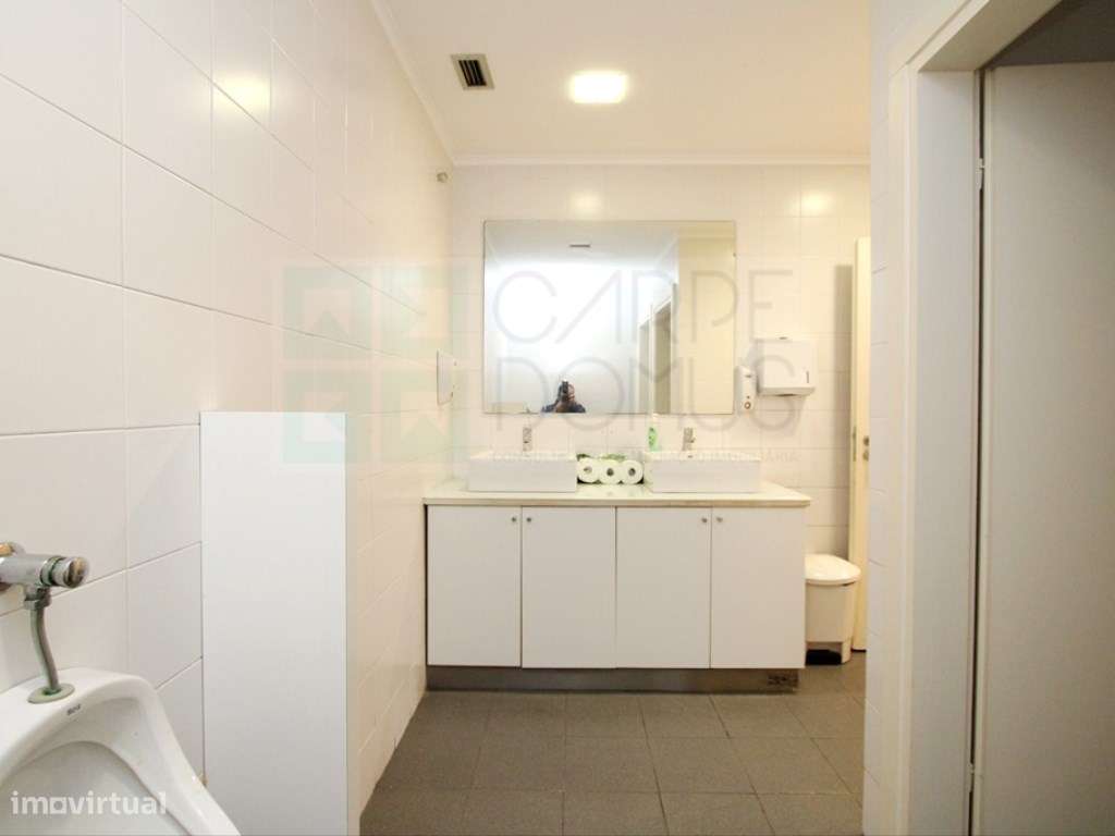 Espaçoso e funcional escritório com 600m2, em Carnaxide, Oeiras-44