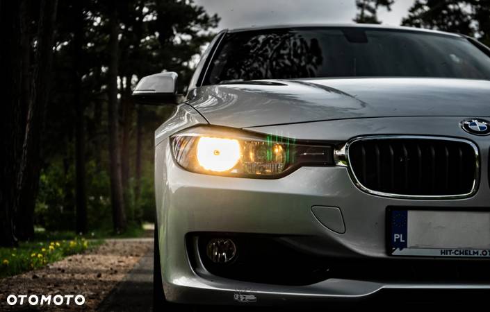 BMW Seria 3 318d Sport Line - 12