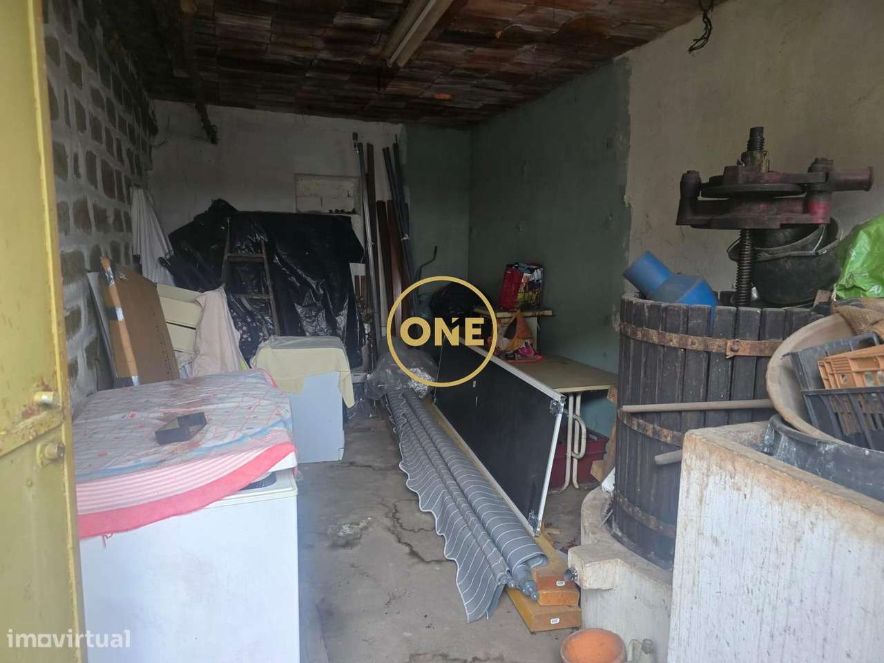 Moradia T2 para Restauro com Elevado Potencial em Agrela – Santo Tirso-16