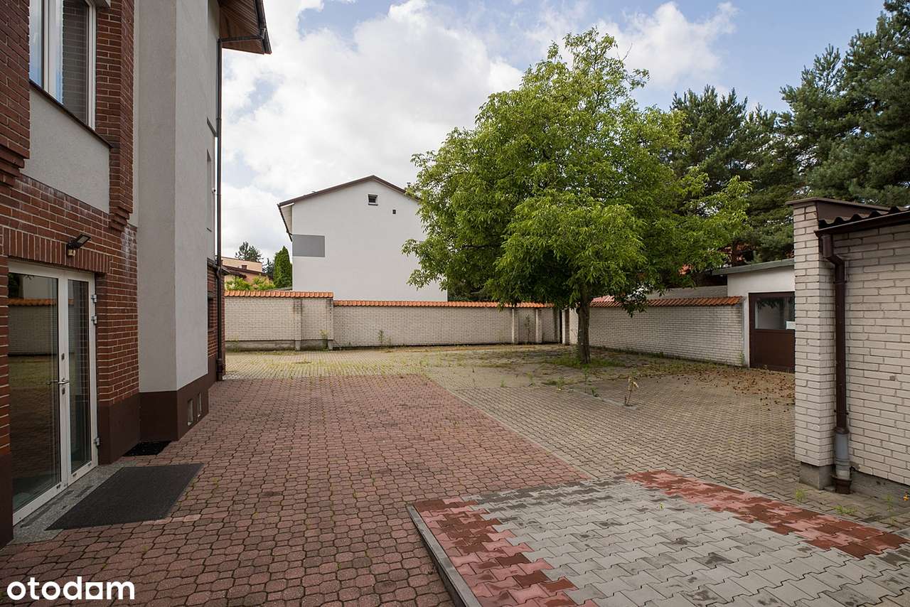 Budynek użytkowy z dużą działką. Miejsca parkingowe na terenie. - Pełny obrazek: 5/16