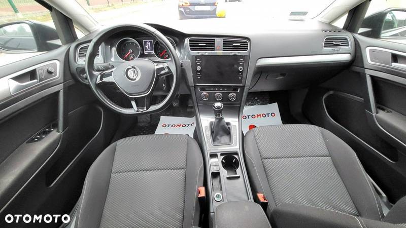 Volkswagen Golf - 6