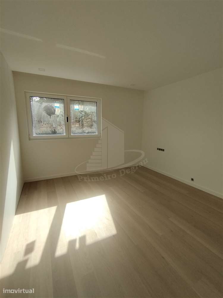 Moradia de 2 pisos com vistas fabulosas-27