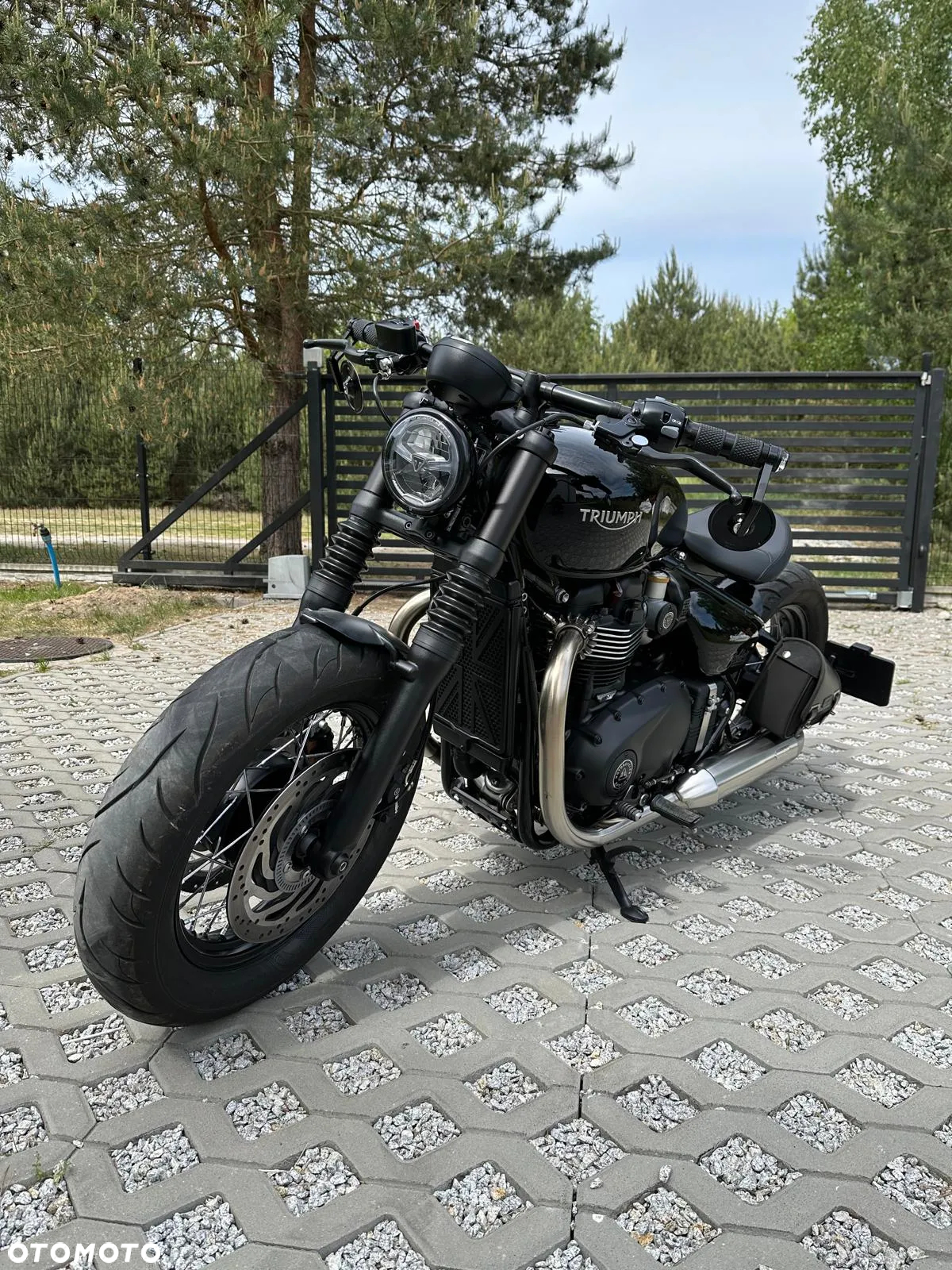 Triumph Bonneville Bobber - 3