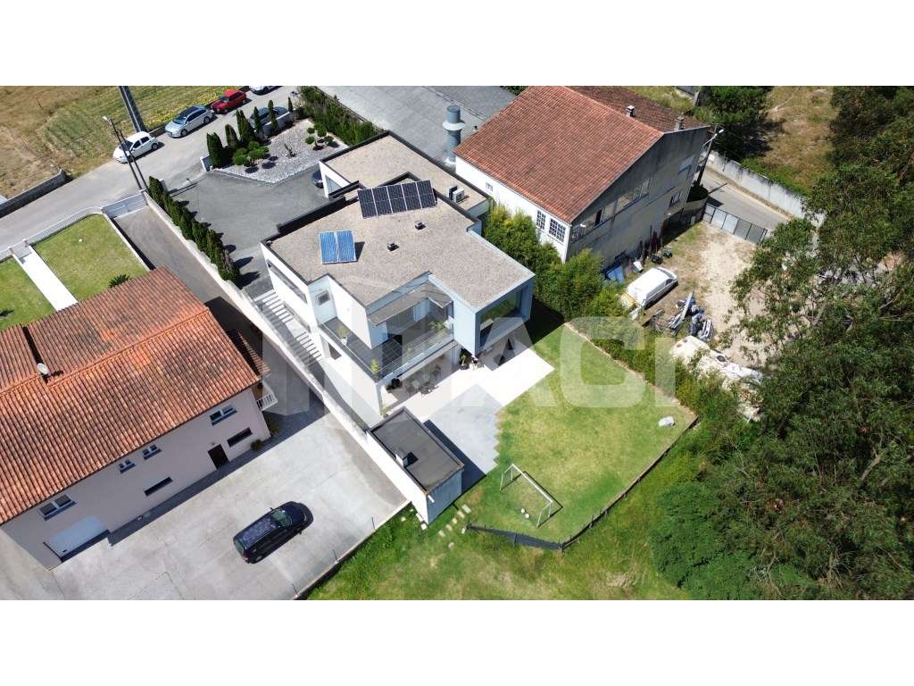 Magnífica Moradia T3+2 nos arredores da Cidade de Leiria-45