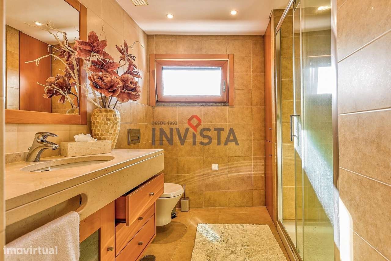 T3 com varanda e box dupla na Urbanização da Malvarosa-24