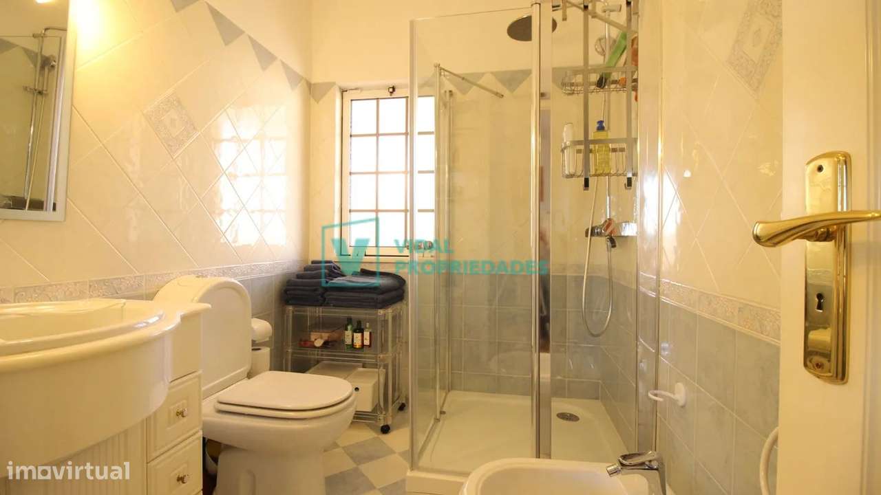 Moradia T7 com piscina e garagem em Loulé-32