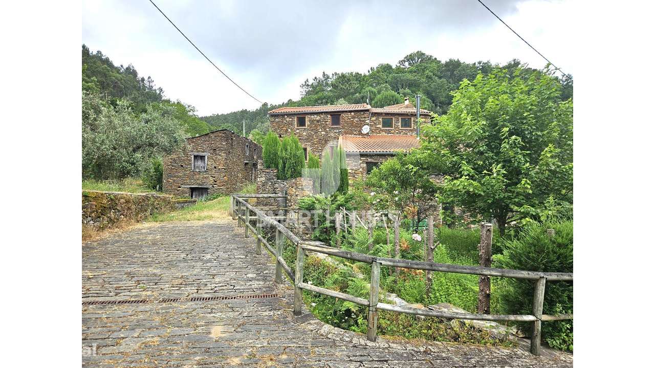 Moradia T3 Caratão c/ terreno junto rio-44