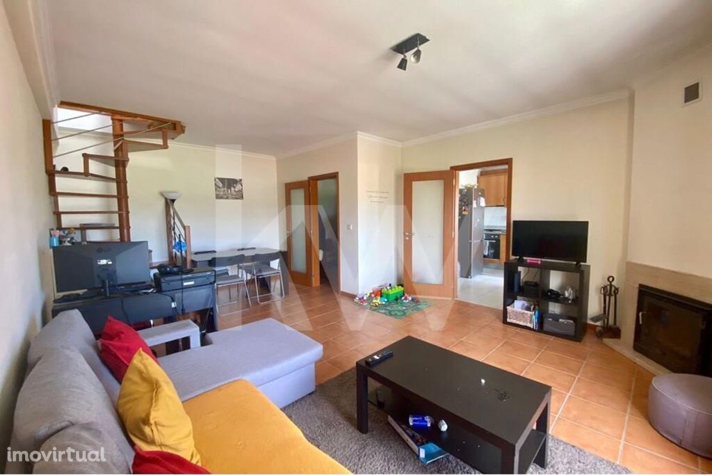 APARTAMENTO T2 COM SOTÃO - GARAGEM FECHADA - ELEVADOR - MOURICA DO VOU