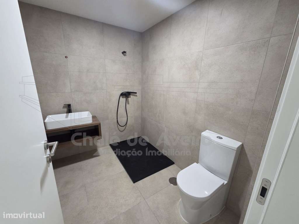 Moradia unifamiliar geminada T3, de 2 pisos, com garagem, anexos e ...-27