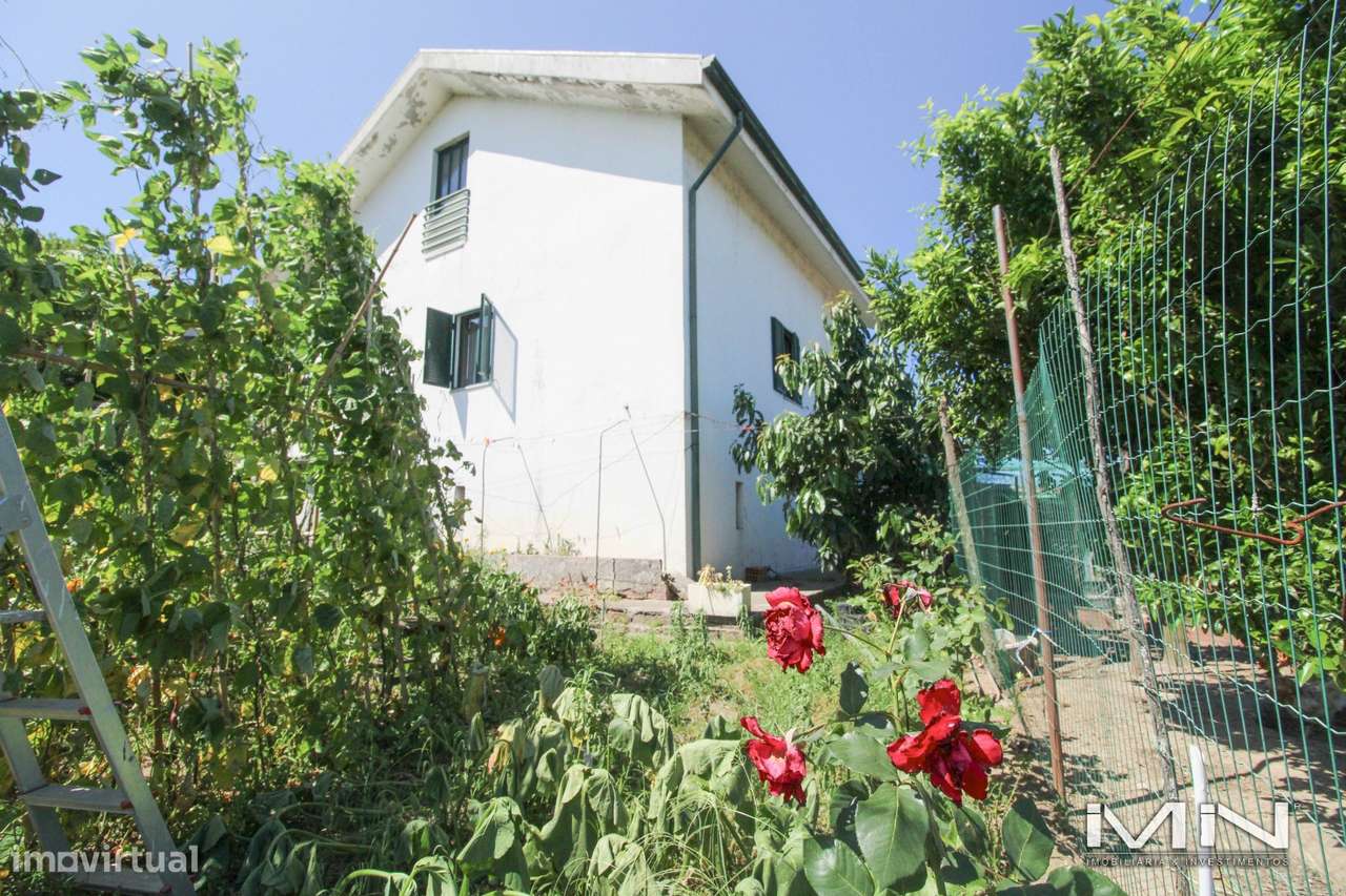 Mini Quinta com Construção Robusta, Poço, Adega e Viabilidade para Seg-33