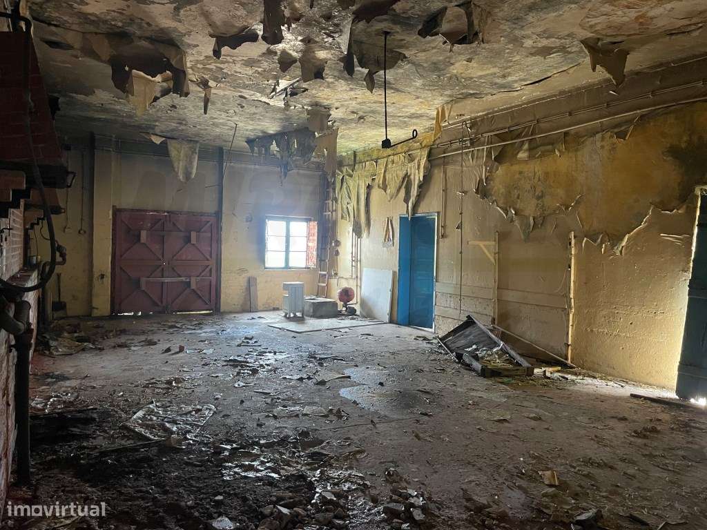 Moradia com Antiga padaria-31