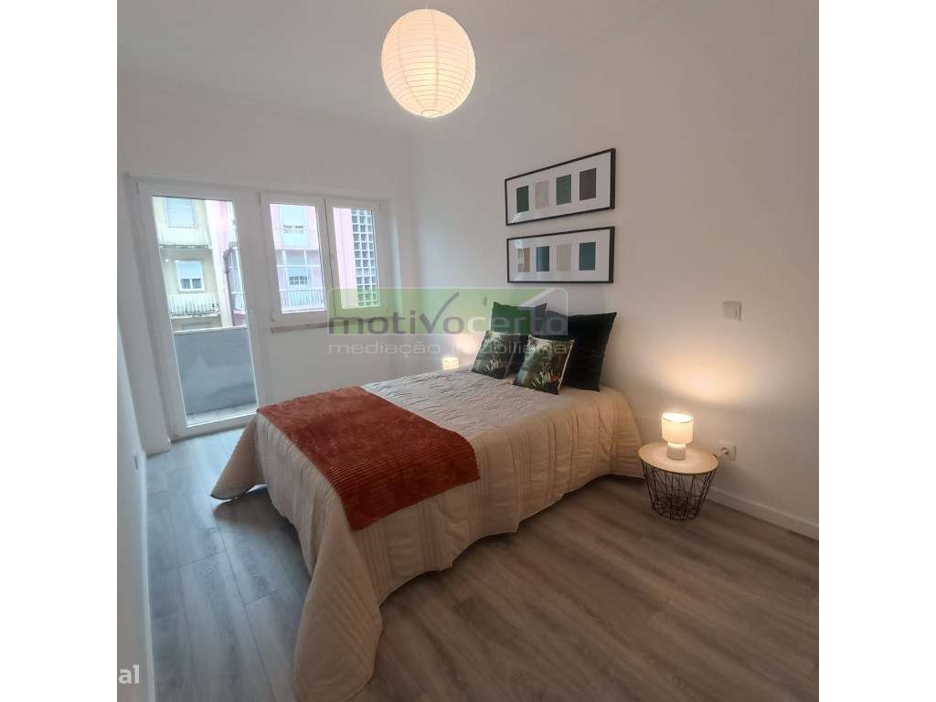 T3 Moderno e Luminoso com Varandas em Benfica. Totalmente Remodelado-4