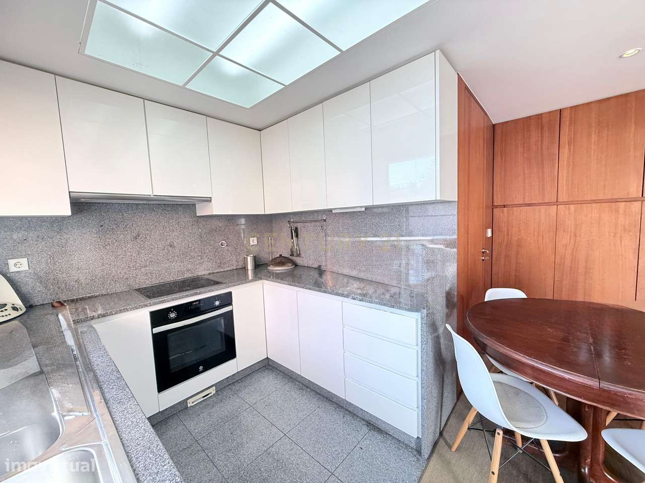 Moradia T3 com suite master, em condomínio de prestígio – Estrada Real-22