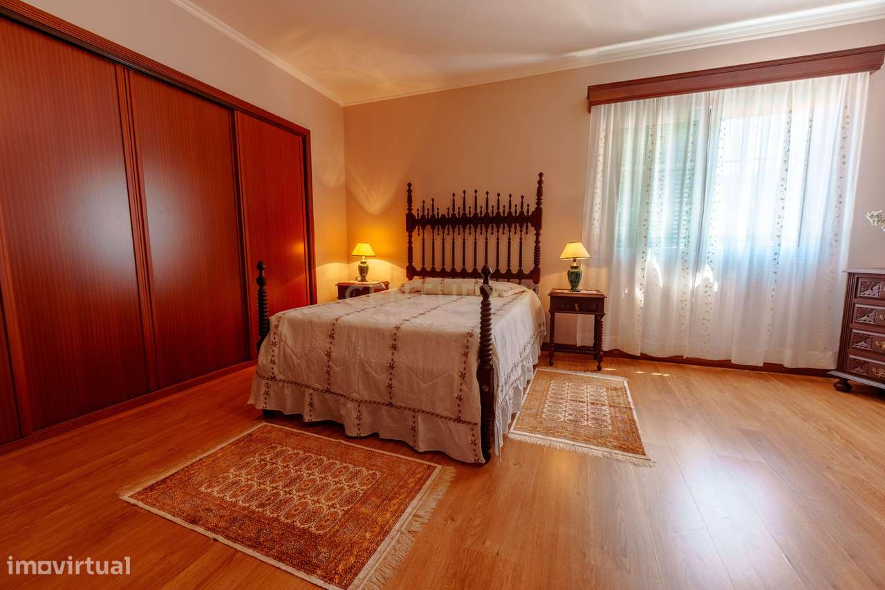 Moradia T4 com 2.971 m² de Terreno e Vista Panorâmica-34
