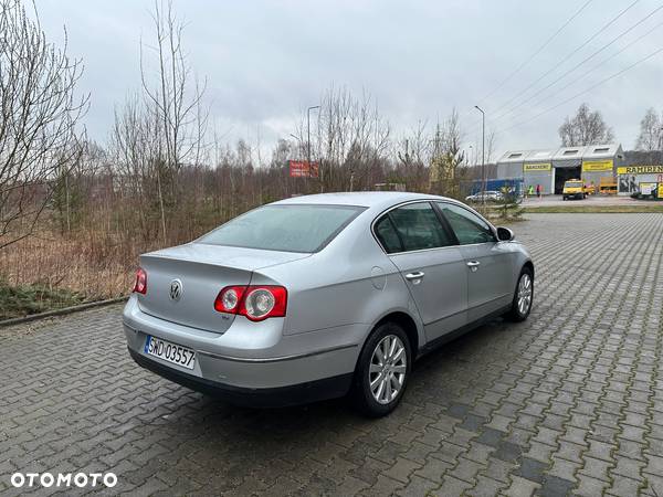 Volkswagen Passat 1.9 TDI Highline - 5