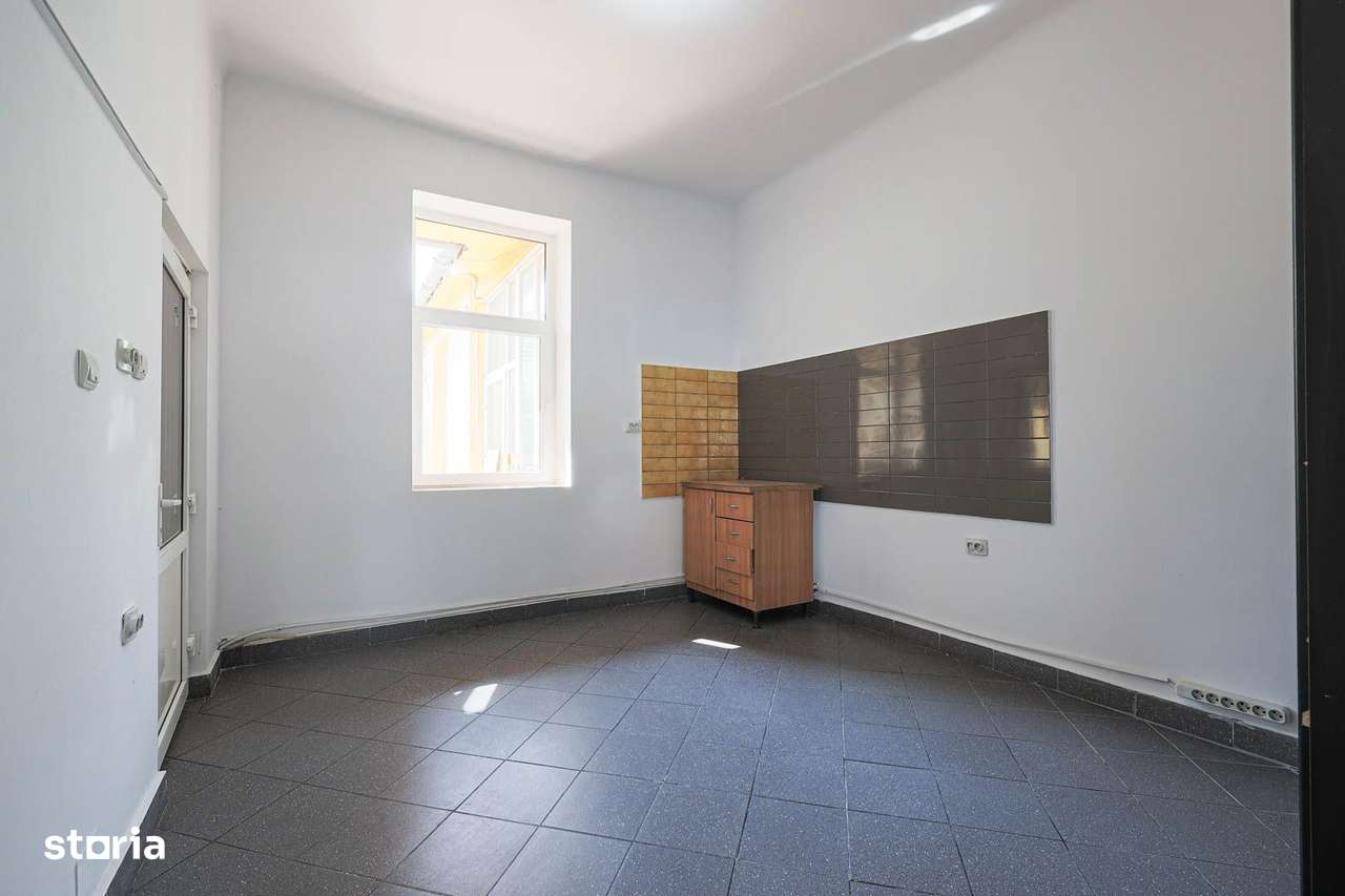 Locație excelentă: Spațiu comercial  Reprezentanță sau Închiriere. - Imagine principală: 4/13