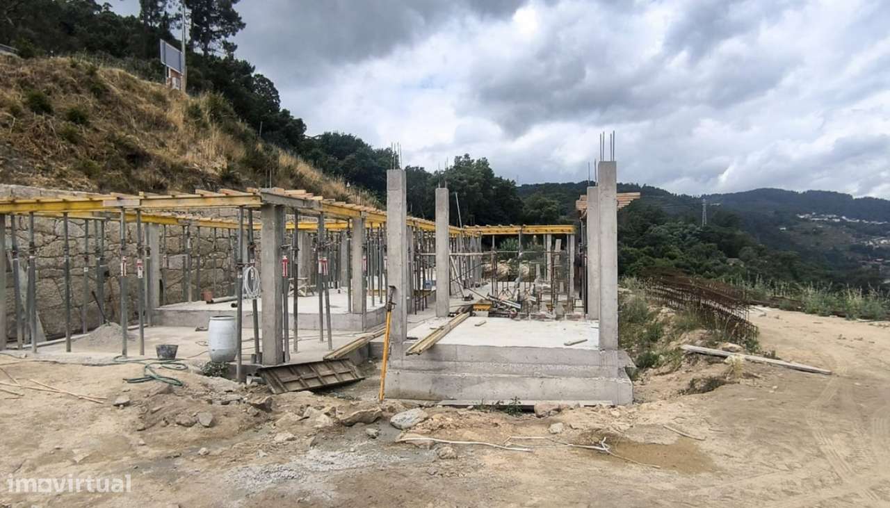 Venda de Moradia V4 em construção, em frente ao rio, Oliveira do Dou-15