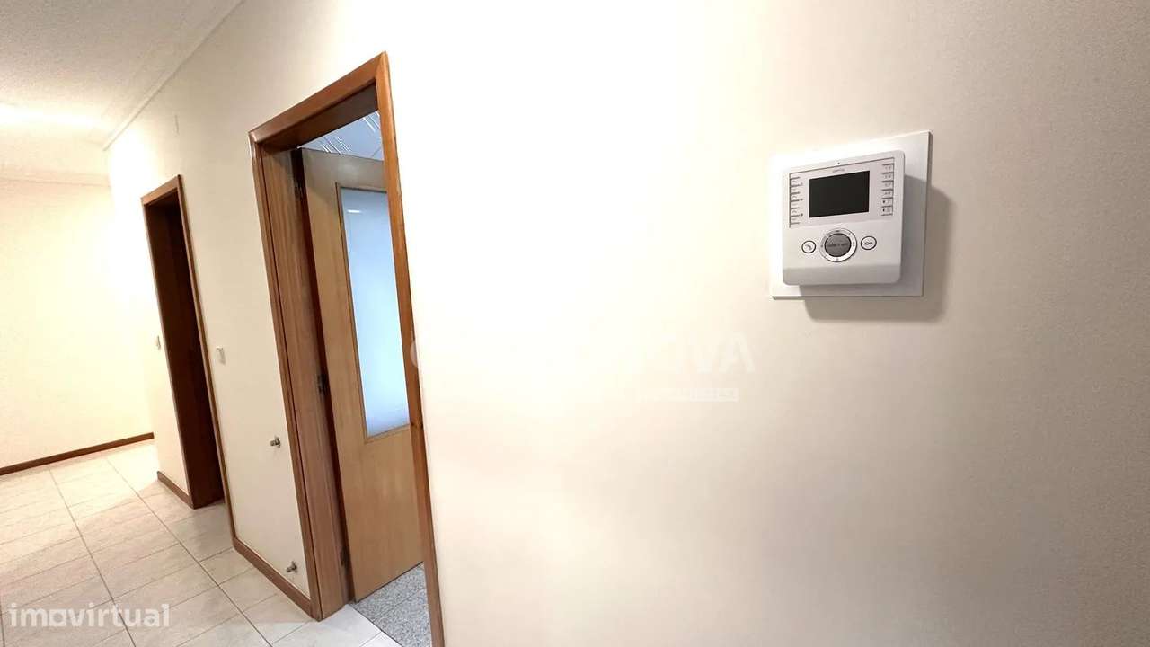 T2 c/ Varanda e Lugar de Garagem em Pedroso-21