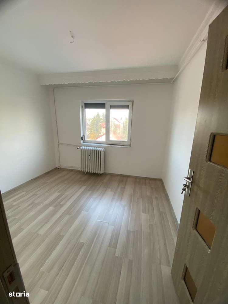 OFERTA 3 camere semidecomandate renovat, izolat in zona Centrala-3