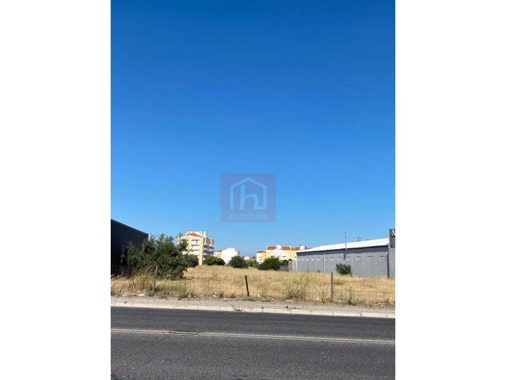 Terreno Misto situado no centro do Montijo com 6400 m2 - Grande imagem: 3/10