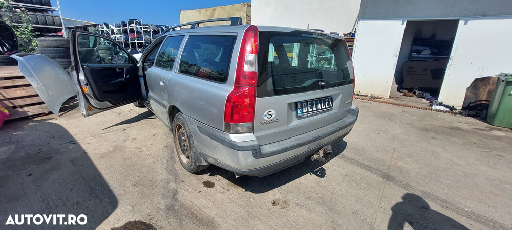 DEZMEMBRARI VOLVO V70 2004 2.4 BENZINA 170 CAI - 4