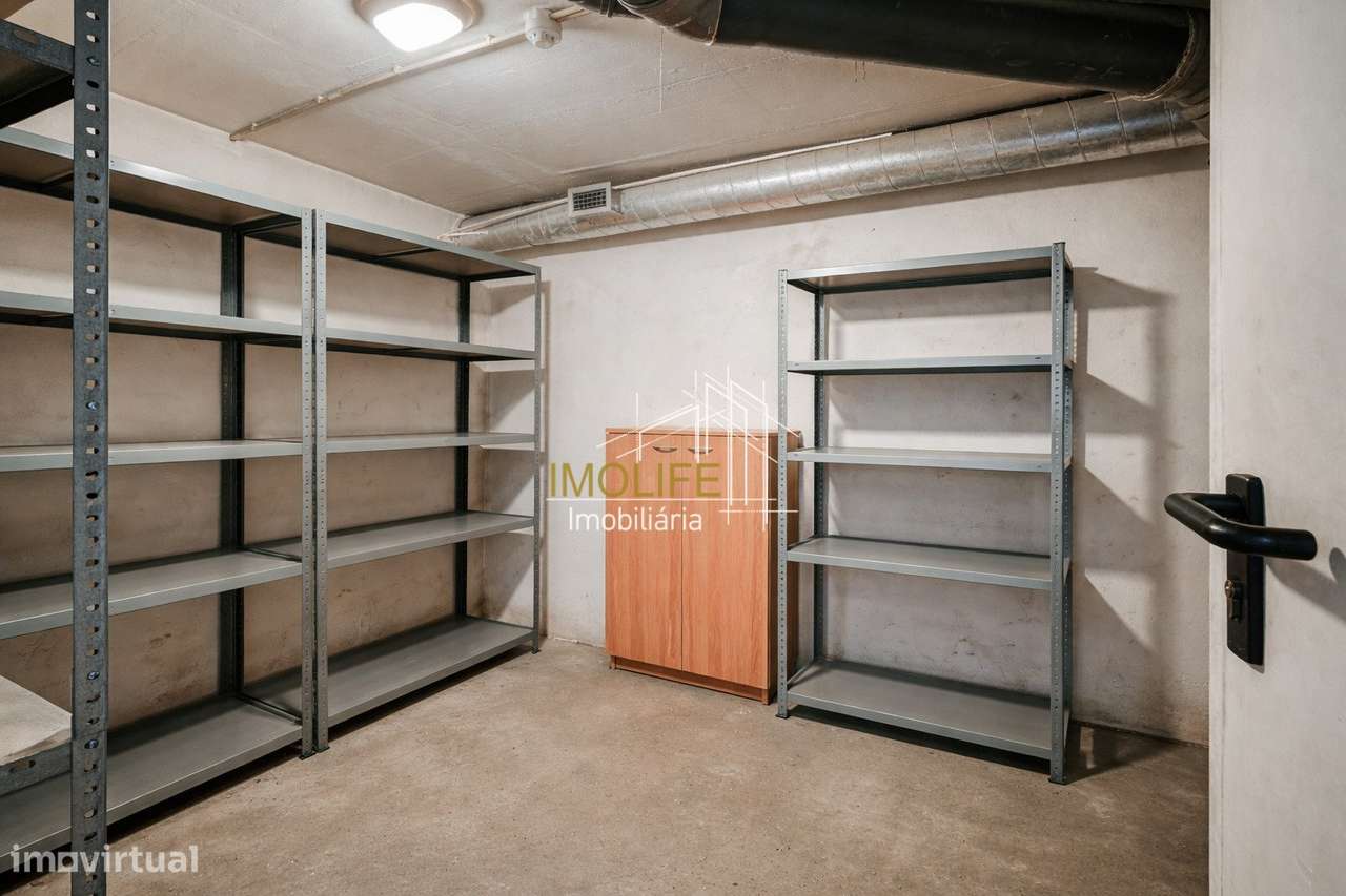 Apartamento T2 com Vista Desafogada em Benfica-44