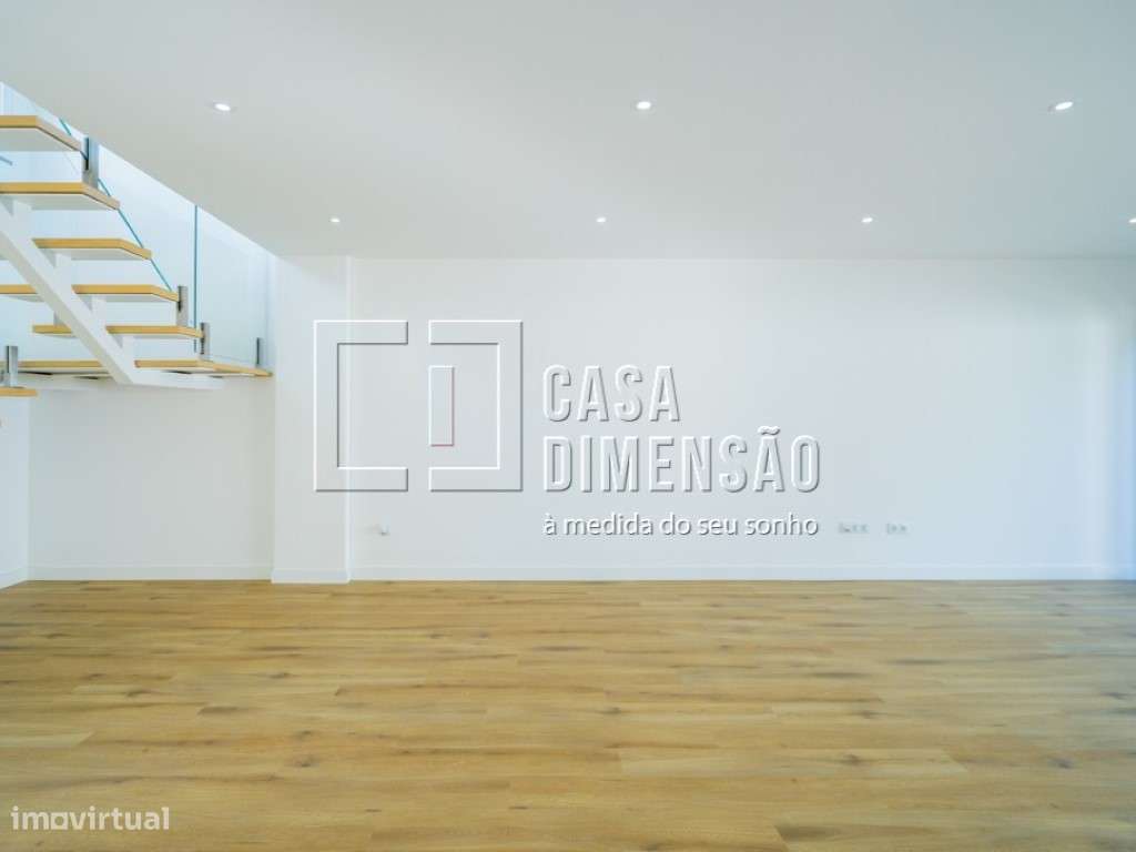 Moradia Moderna de tipologia T4 na zona da Sobreda, Garagem BOX e J... - Grande imagem: 5/60