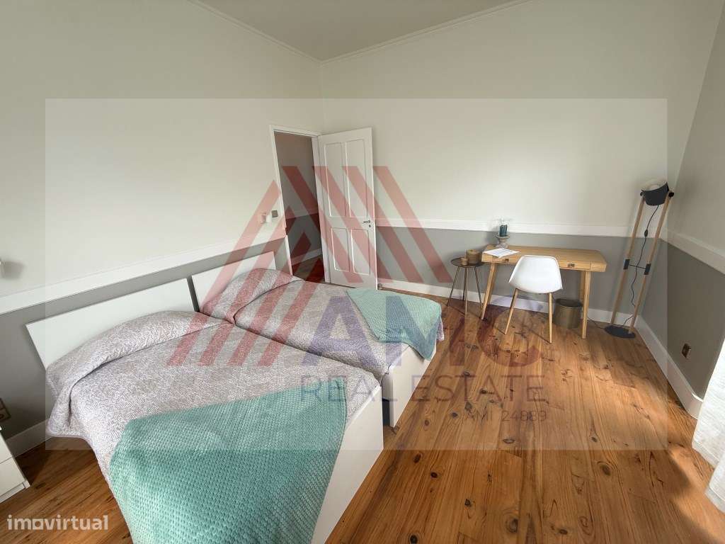 MORADIA T6 NO CENTRO DA VILA DA MADALENA-25