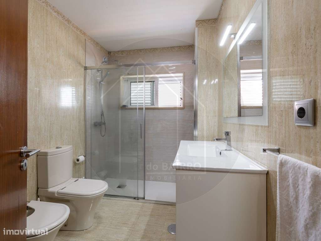 Moradia T4 Independente com Piscina, Ginásio e Garagem para 4 Carro...-12