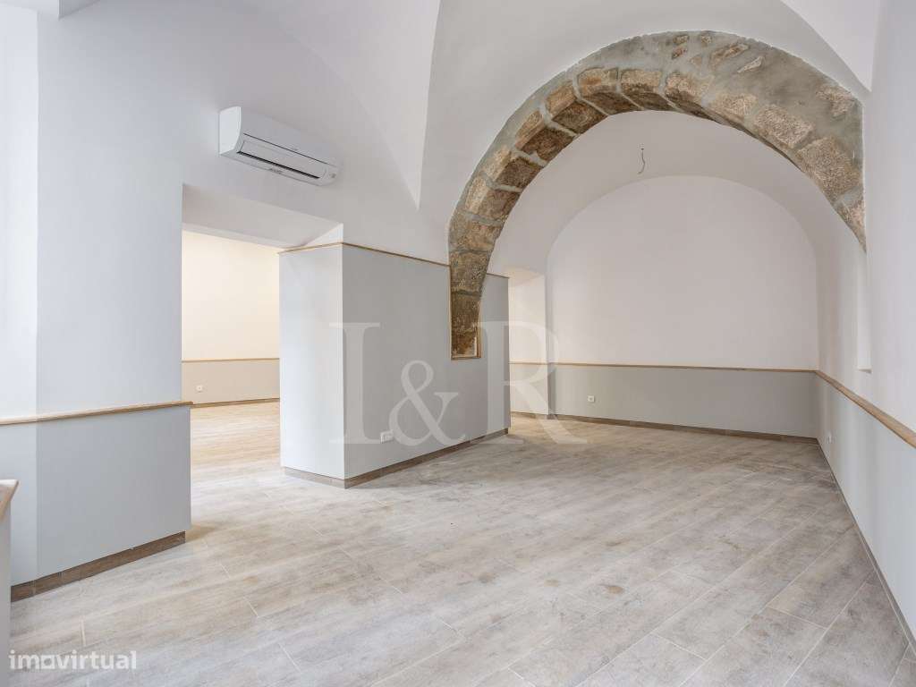 Prédio com dois T2 e um espaço comercial em Évora - Grande imagem: 3/28