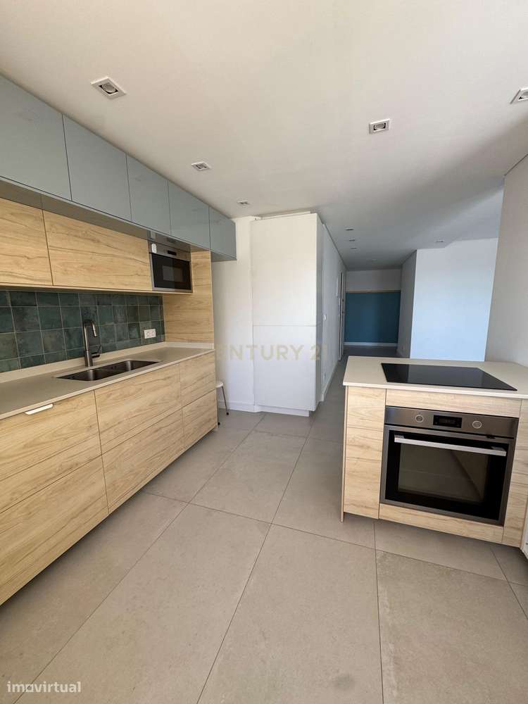 Apartamento T3 com Vista Mar, Varanda e Garagem - Estoril - Grande imagem: 4/17