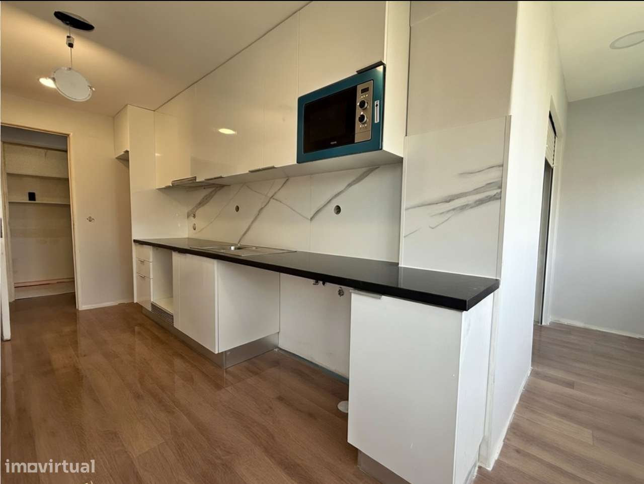 Apartamento T4 transformado em T3 no Laranjeiro, Almada-6