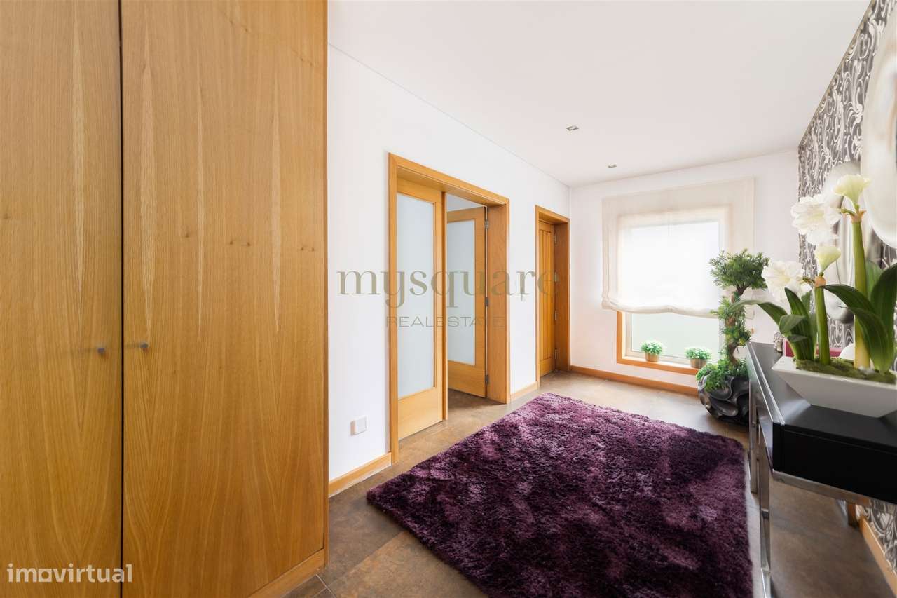 Moradia T4 geminada, com excelentes áreas, a 2 minutos do centro de Sa-6