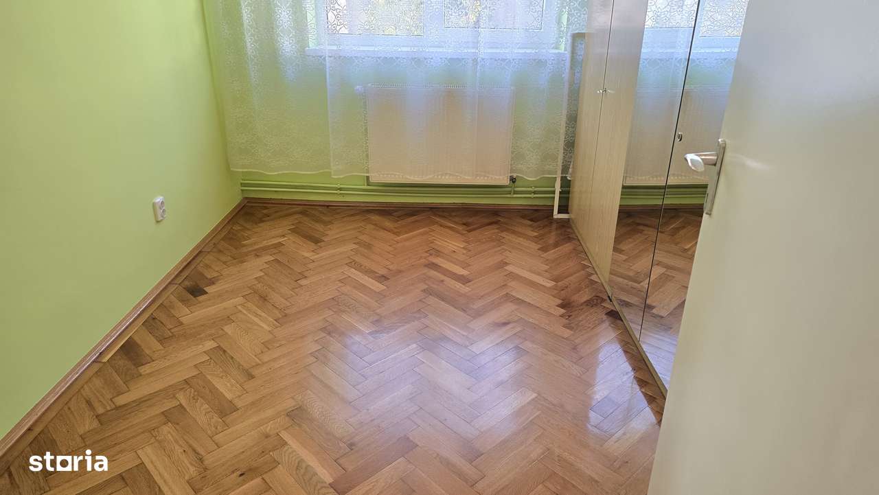 Vand sau inchiriez apartament 4 camere, Deva, Pieta Centrale, etaj 3,-8